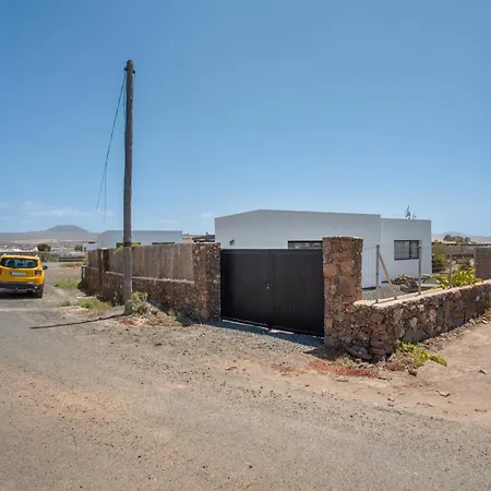Feriehus Dharma- Casa Con Encanto La Oliva
